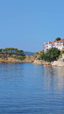 Skiathos Town, Sporades, Thessaly, Yunanistan 'ın inanılmaz kıyı şeridi manzarası