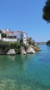 Skiathos Town, Sporades, Thessaly, Yunanistan 'ın inanılmaz kıyı şeridi manzarası
