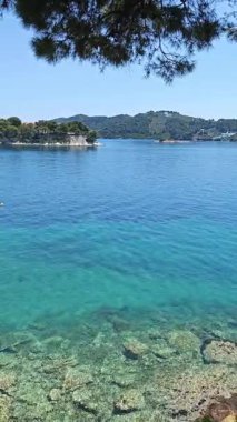 Skiathos Town, Sporades, Thessaly, Yunanistan 'ın inanılmaz kıyı şeridi manzarası