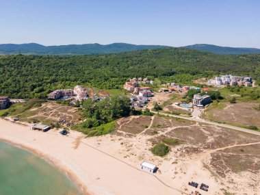 Bulgaristan 'ın Burgaz Bölgesi Smokinya Sahili yakınlarındaki Karadeniz kıyılarının hava manzarası