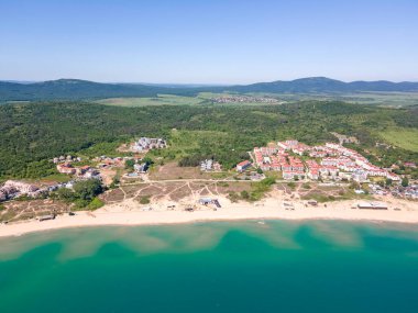 Bulgaristan 'ın Burgaz Bölgesi Smokinya Sahili yakınlarındaki Karadeniz kıyılarının hava manzarası