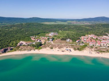 Bulgaristan 'ın Burgaz Bölgesi Smokinya Sahili yakınlarındaki Karadeniz kıyılarının hava manzarası