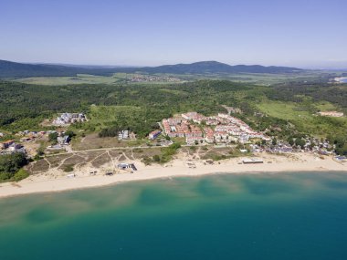 Bulgaristan 'ın Burgaz Bölgesi Smokinya Sahili yakınlarındaki Karadeniz kıyılarının hava manzarası