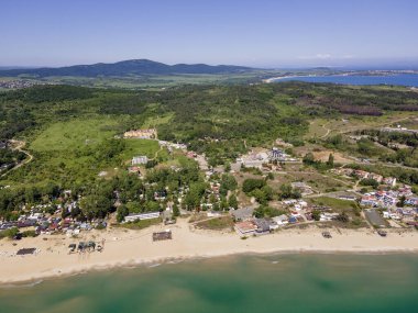 Bulgaristan 'ın Burgaz Bölgesi Smokinya Sahili yakınlarındaki Karadeniz kıyılarının hava manzarası