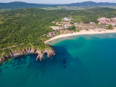 Bulgaristan 'ın Burgaz Bölgesi Smokinya Sahili yakınlarındaki Karadeniz kıyılarının hava manzarası
