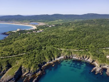 Bulgaristan 'ın Burgaz Bölgesi Smokinya Sahili yakınlarındaki Karadeniz kıyılarının hava manzarası