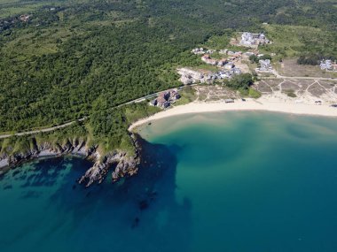 Bulgaristan 'ın Burgaz Bölgesi Smokinya Sahili yakınlarındaki Karadeniz kıyılarının hava manzarası