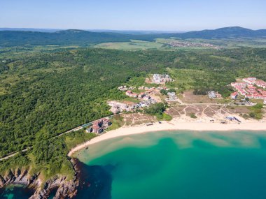 Bulgaristan 'ın Burgaz Bölgesi Smokinya Sahili yakınlarındaki Karadeniz kıyılarının hava manzarası