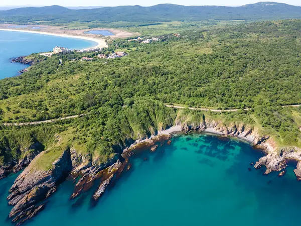 Bulgaristan 'ın Burgaz Bölgesi Smokinya Sahili yakınlarındaki Karadeniz kıyılarının hava manzarası