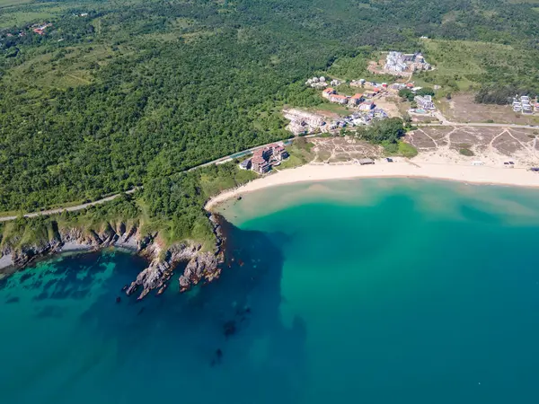 Bulgaristan 'ın Burgaz Bölgesi Smokinya Sahili yakınlarındaki Karadeniz kıyılarının hava manzarası