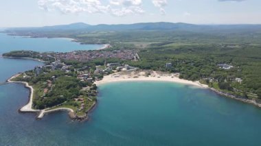 Bulgaristan 'ın Burgaz Bölgesi' ndeki Atliman Sahili ve Kiten yakınlarındaki Karadeniz Sahil manzarası 