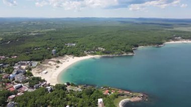 Bulgaristan 'ın Burgaz Bölgesi' ndeki Atliman Sahili ve Kiten yakınlarındaki Karadeniz Sahil manzarası 