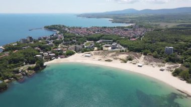 Bulgaristan 'ın Burgaz Bölgesi' ndeki Atliman Sahili ve Kiten yakınlarındaki Karadeniz Sahil manzarası 