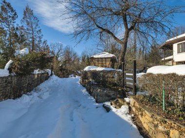 Bulgaristan 'ın Gabrovo bölgesinin Bozhentsi köyünün şaşırtıcı kış manzarası