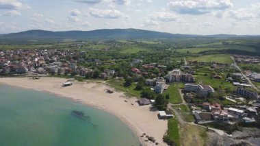 Bulgaristan 'ın Burgaz Bölgesi' ndeki Lozenets kasabası yakınlarındaki Karadeniz kıyılarının hava manzarası 