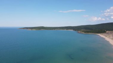 Karadeniz kıyısına ait hava manzarası, Bulgaristan 'ın Burgaz Bölgesi Arkutino bölgesini temizledi 