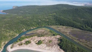 Karadeniz kıyısına ait hava manzarası, Bulgaristan 'ın Burgaz Bölgesi Arkutino bölgesini temizledi 