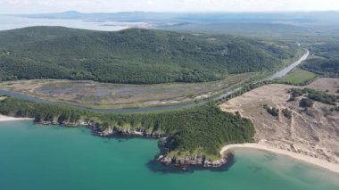 Karadeniz kıyısına ait hava manzarası, Bulgaristan 'ın Burgaz Bölgesi Arkutino bölgesini temizledi 