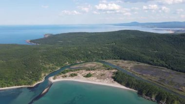 Karadeniz kıyısına ait hava manzarası, Bulgaristan 'ın Burgaz Bölgesi Arkutino bölgesini temizledi 