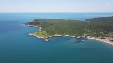 Karadeniz kıyısına ait hava manzarası, Bulgaristan 'ın Burgaz Bölgesi Arkutino bölgesini temizledi 