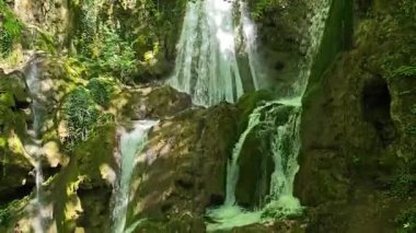 Bulgaristan 'ın Filibe bölgesindeki Rodos Dağı' nda Bachkovo şelaleleri çağlıyor