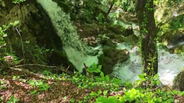 Bulgaristan 'ın Filibe bölgesindeki Rodos Dağı' nda Bachkovo şelaleleri çağlıyor