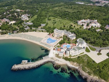 Bulgaristan 'ın Burgaz Bölgesi' nin Dyuni tatil beldesi yakınlarındaki The Driver Beach 'in hava manzarası