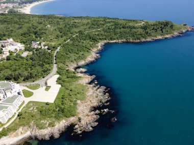 Bulgaristan 'ın Burgaz Bölgesi' nin Dyuni tatil beldesi yakınlarındaki The Driver Beach 'in hava manzarası
