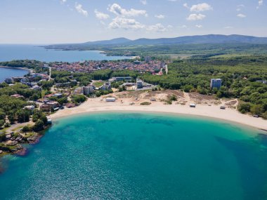 Bulgaristan 'ın Burgaz Bölgesi' ndeki Atliman Sahili ve Kiten yakınlarındaki Karadeniz Sahil manzarası