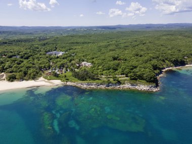 Bulgaristan 'ın Burgaz Bölgesi' ndeki Atliman Sahili ve Kiten yakınlarındaki Karadeniz Sahil manzarası