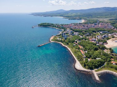 Bulgaristan 'ın Burgaz Bölgesi' ndeki Atliman Sahili ve Kiten yakınlarındaki Karadeniz Sahil manzarası