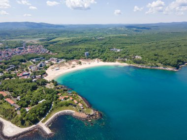 Bulgaristan 'ın Burgaz Bölgesi' ndeki Atliman Sahili ve Kiten yakınlarındaki Karadeniz Sahil manzarası