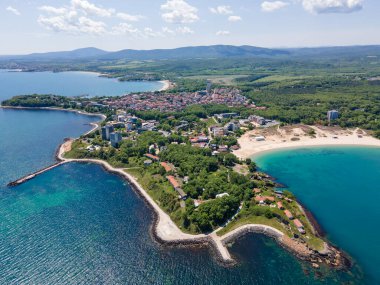 Bulgaristan 'ın Burgaz Bölgesi' ndeki Atliman Sahili ve Kiten yakınlarındaki Karadeniz Sahil manzarası