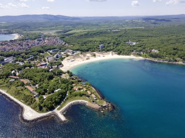 Bulgaristan 'ın Burgaz Bölgesi' ndeki Atliman Sahili ve Kiten yakınlarındaki Karadeniz Sahil manzarası