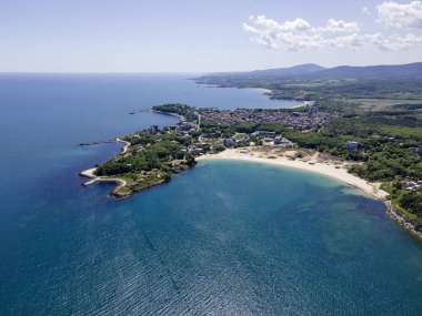 Bulgaristan 'ın Burgaz Bölgesi' ndeki Atliman Sahili ve Kiten yakınlarındaki Karadeniz Sahil manzarası