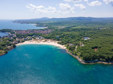 Bulgaristan 'ın Burgaz Bölgesi' ndeki Atliman Sahili ve Kiten yakınlarındaki Karadeniz Sahil manzarası