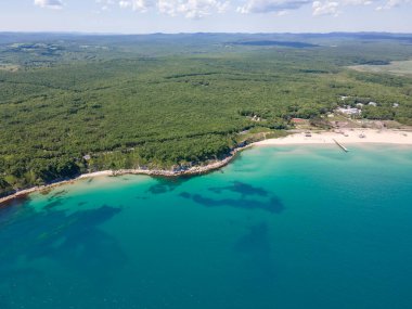 Bulgaristan 'ın Burgaz Bölgesi' ndeki Atliman Sahili ve Kiten yakınlarındaki Karadeniz Sahil manzarası