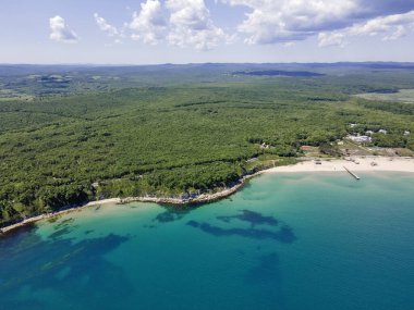 Bulgaristan 'ın Burgaz Bölgesi' ndeki Atliman Sahili ve Kiten yakınlarındaki Karadeniz Sahil manzarası