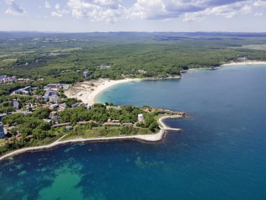 Bulgaristan 'ın Burgaz Bölgesi' ndeki Atliman Sahili ve Kiten yakınlarındaki Karadeniz Sahil manzarası