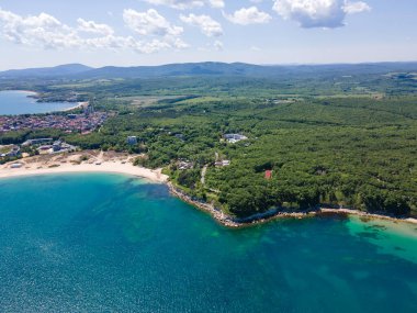 Bulgaristan 'ın Burgaz Bölgesi' ndeki Atliman Sahili ve Kiten yakınlarındaki Karadeniz Sahil manzarası