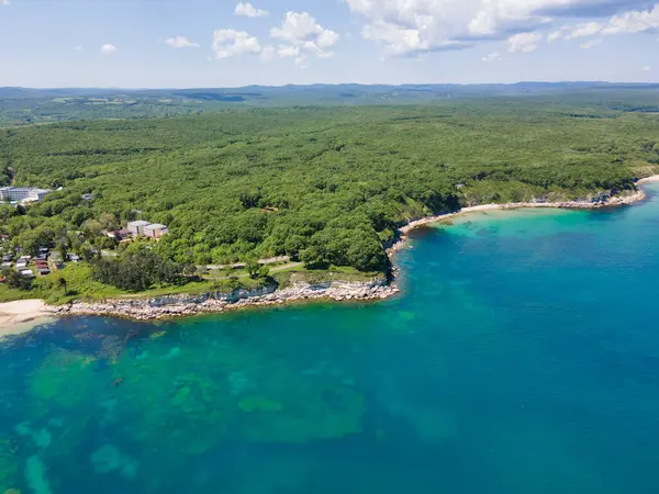 Bulgaristan 'ın Burgaz Bölgesi' ndeki Atliman Sahili ve Kiten yakınlarındaki Karadeniz Sahil manzarası