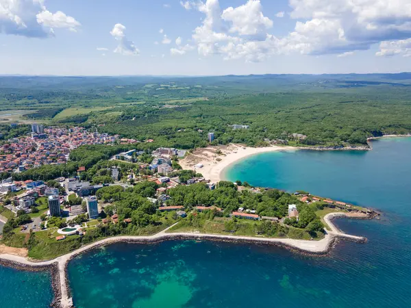 Bulgaristan 'ın Burgaz Bölgesi' ndeki Atliman Sahili ve Kiten yakınlarındaki Karadeniz Sahil manzarası