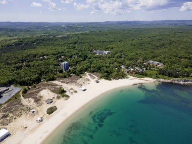 Bulgaristan 'ın Burgaz Bölgesi' ndeki Atliman Sahili ve Kiten yakınlarındaki Karadeniz Sahil manzarası