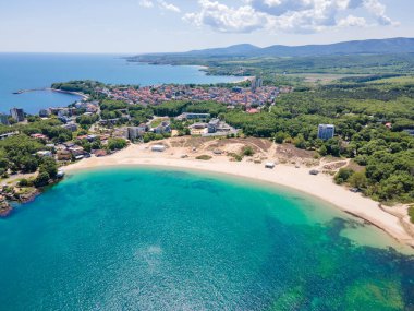 Bulgaristan 'ın Burgaz Bölgesi' ndeki Atliman Sahili ve Kiten yakınlarındaki Karadeniz Sahil manzarası