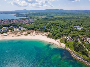 Bulgaristan 'ın Burgaz Bölgesi' ndeki Atliman Sahili ve Kiten yakınlarındaki Karadeniz Sahil manzarası