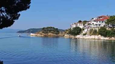 Skiathos Town, Sporades, Thessaly, Yunanistan 'ın inanılmaz kıyı şeridi manzarası