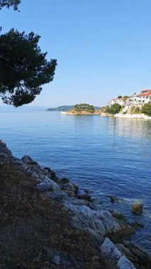 Skiathos Town, Sporades, Thessaly, Yunanistan 'ın inanılmaz kıyı şeridi manzarası