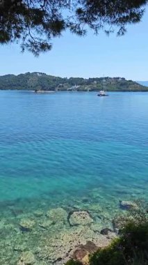 Skiathos Town, Sporades, Thessaly, Yunanistan 'ın inanılmaz kıyı şeridi manzarası