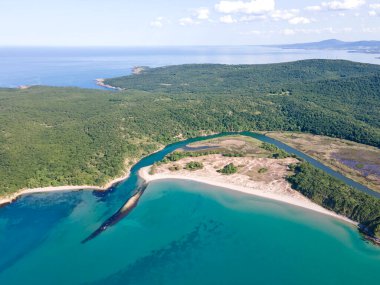 Karadeniz kıyısına ait hava manzarası, Bulgaristan 'ın Burgaz Bölgesi Arkutino bölgesini temizledi