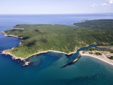 Karadeniz kıyısına ait hava manzarası, Bulgaristan 'ın Burgaz Bölgesi Arkutino bölgesini temizledi
